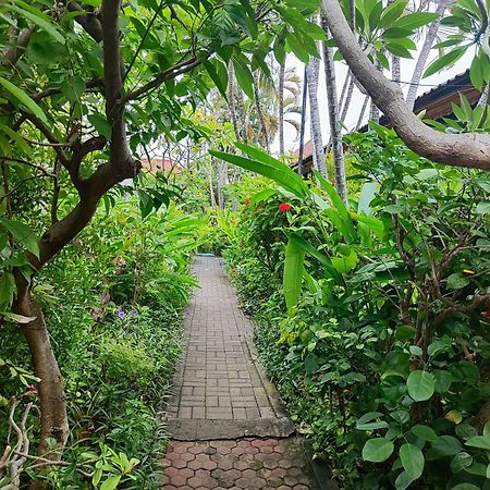 Adus Beach Inn Legian Eksteriør bilde