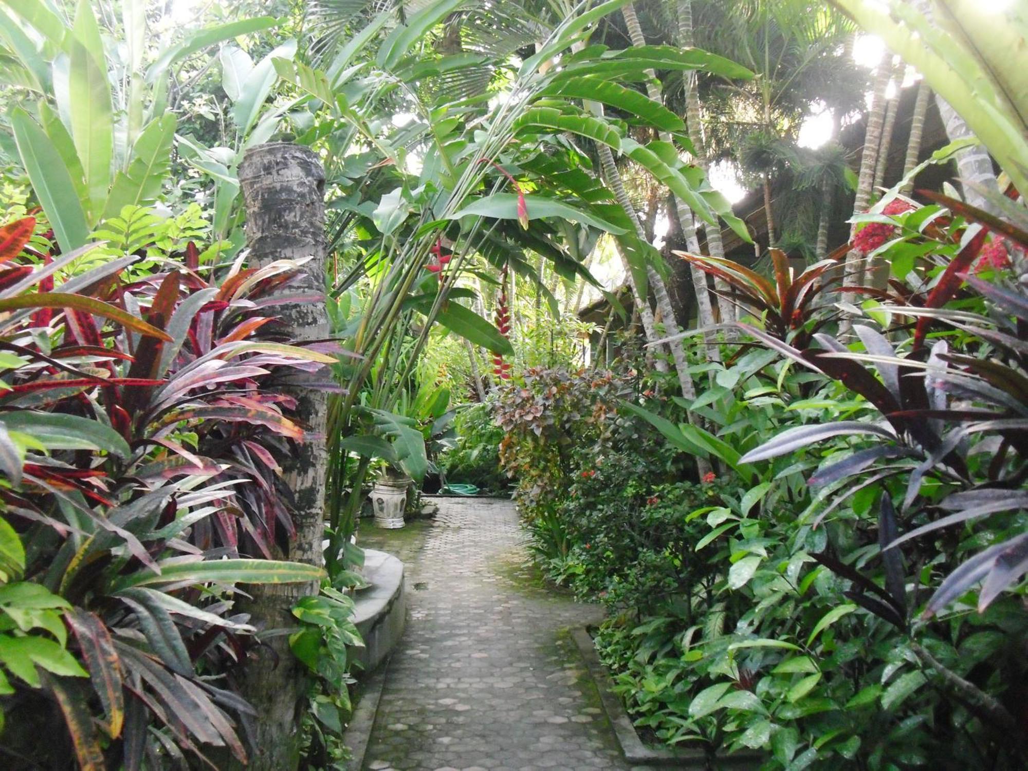 Adus Beach Inn Legian Eksteriør bilde