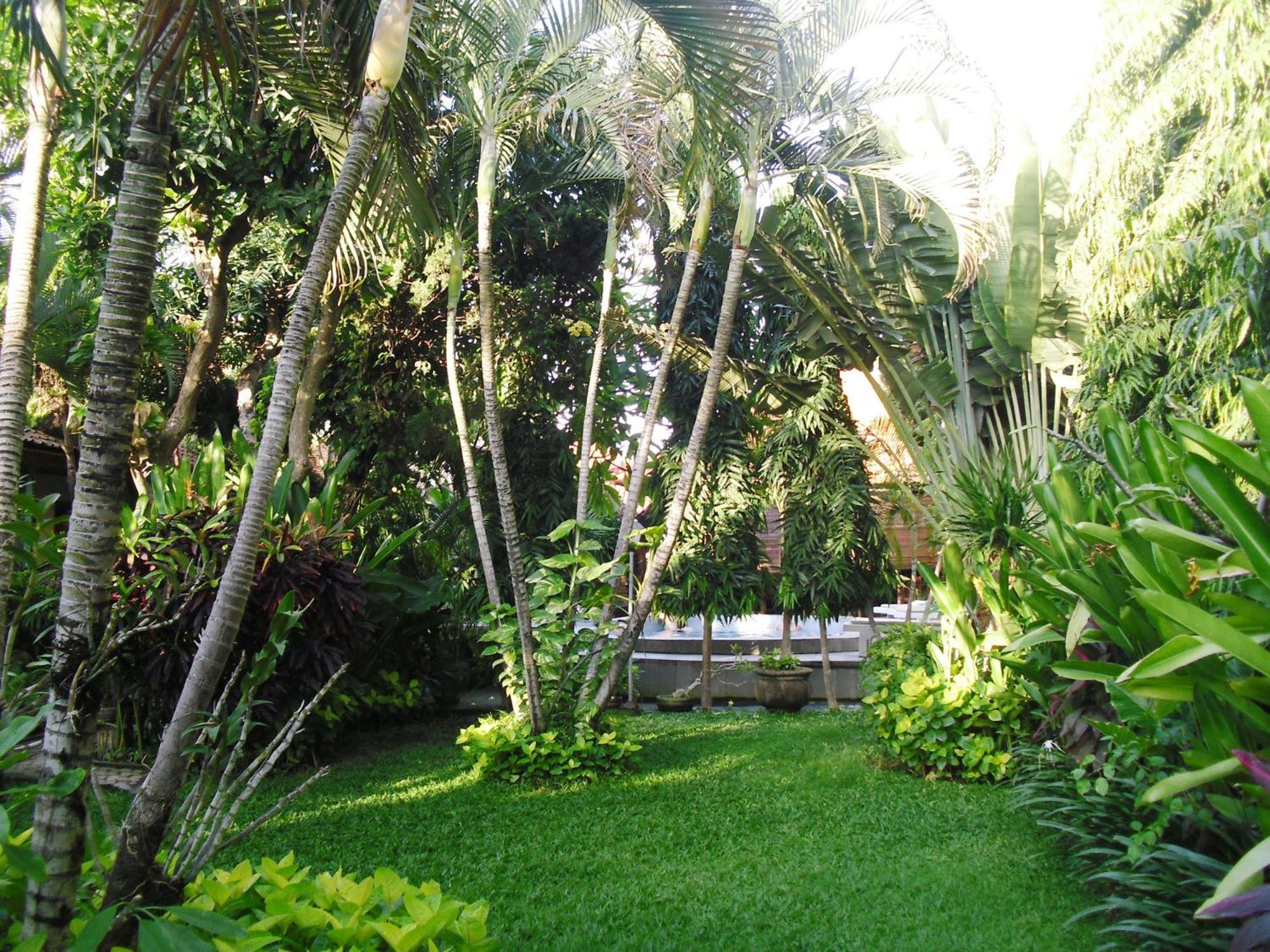 Adus Beach Inn Legian Eksteriør bilde