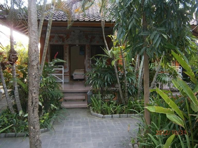 Adus Beach Inn Legian Eksteriør bilde